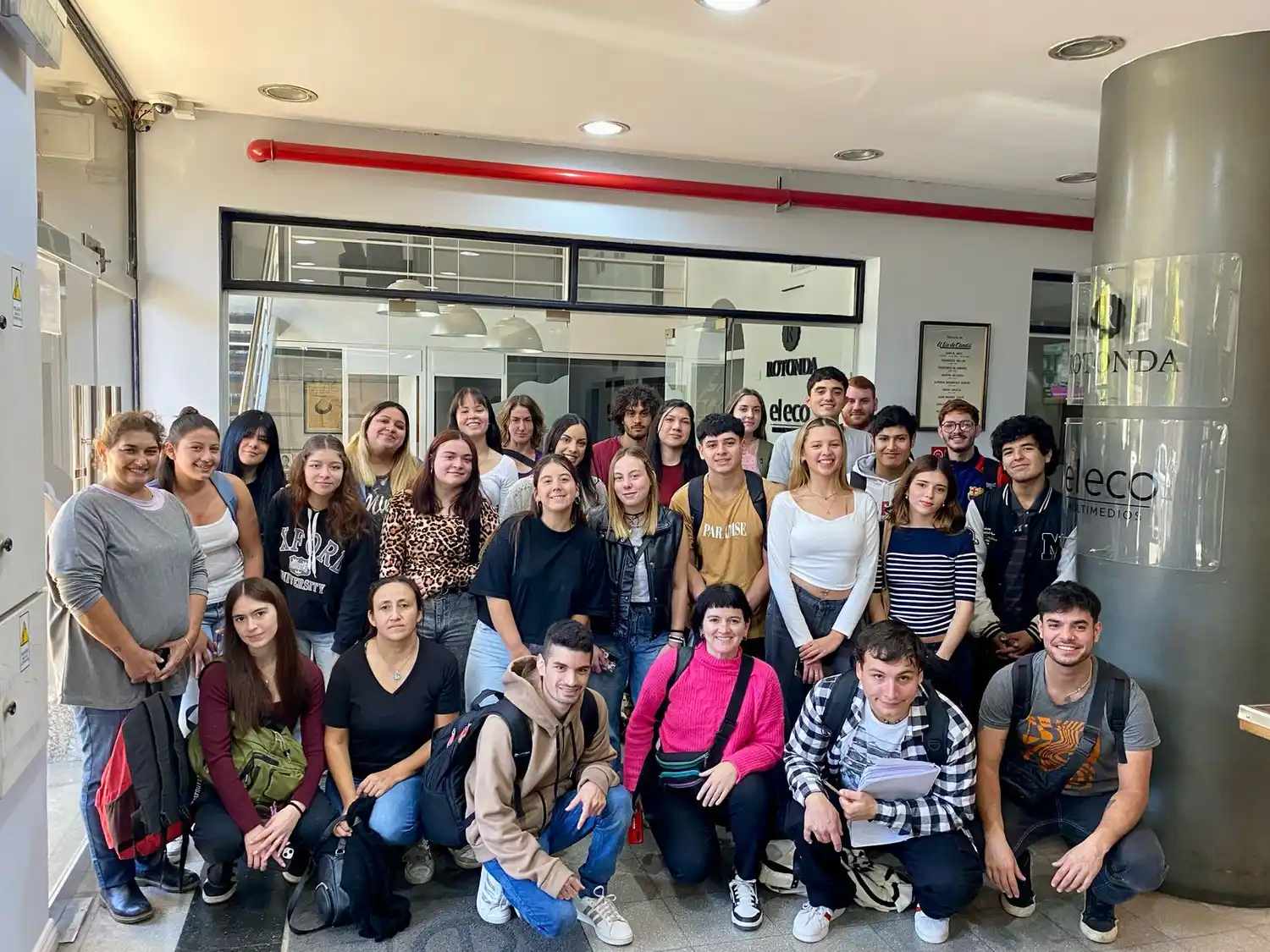 El grupo de primer año de Comunicación Social visitó El Eco Multimedios.