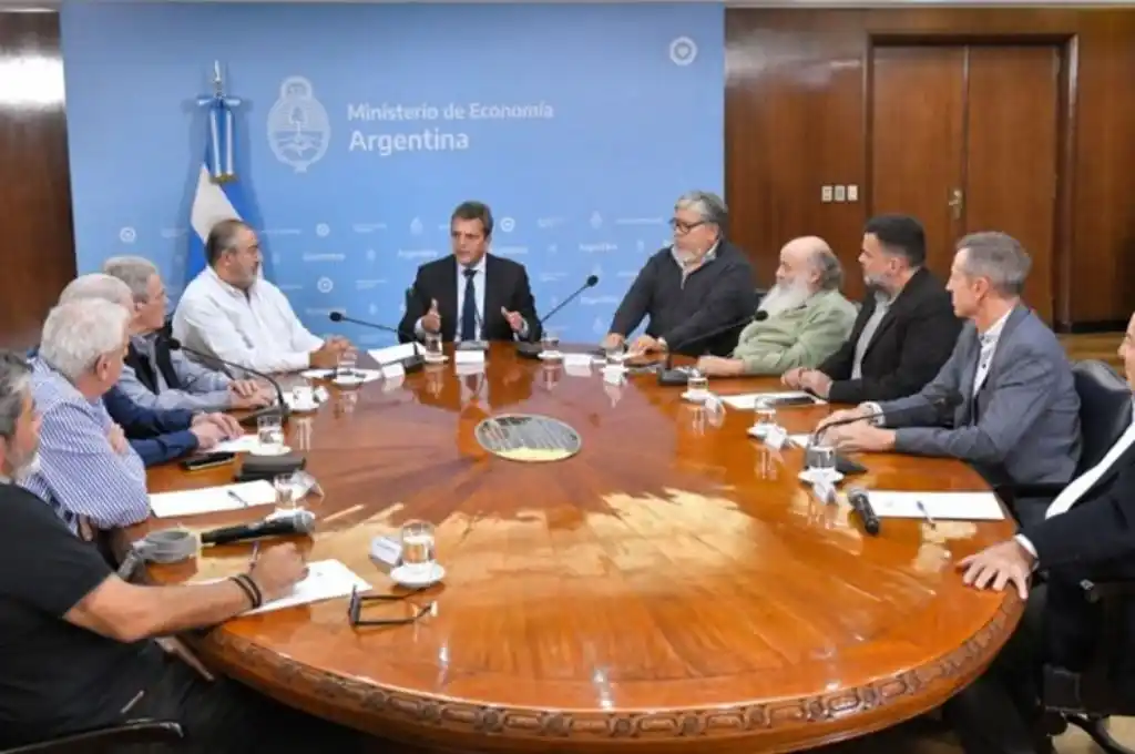 Para estabilizar la economía, Massa convocó a un acuerdo de precios y salarios por 90 días