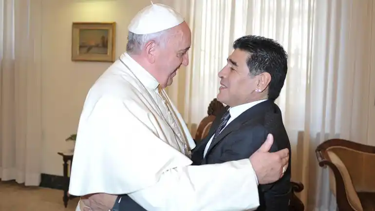 Maradona visitó a Francisco: "Soy el hincha número uno del Papa"