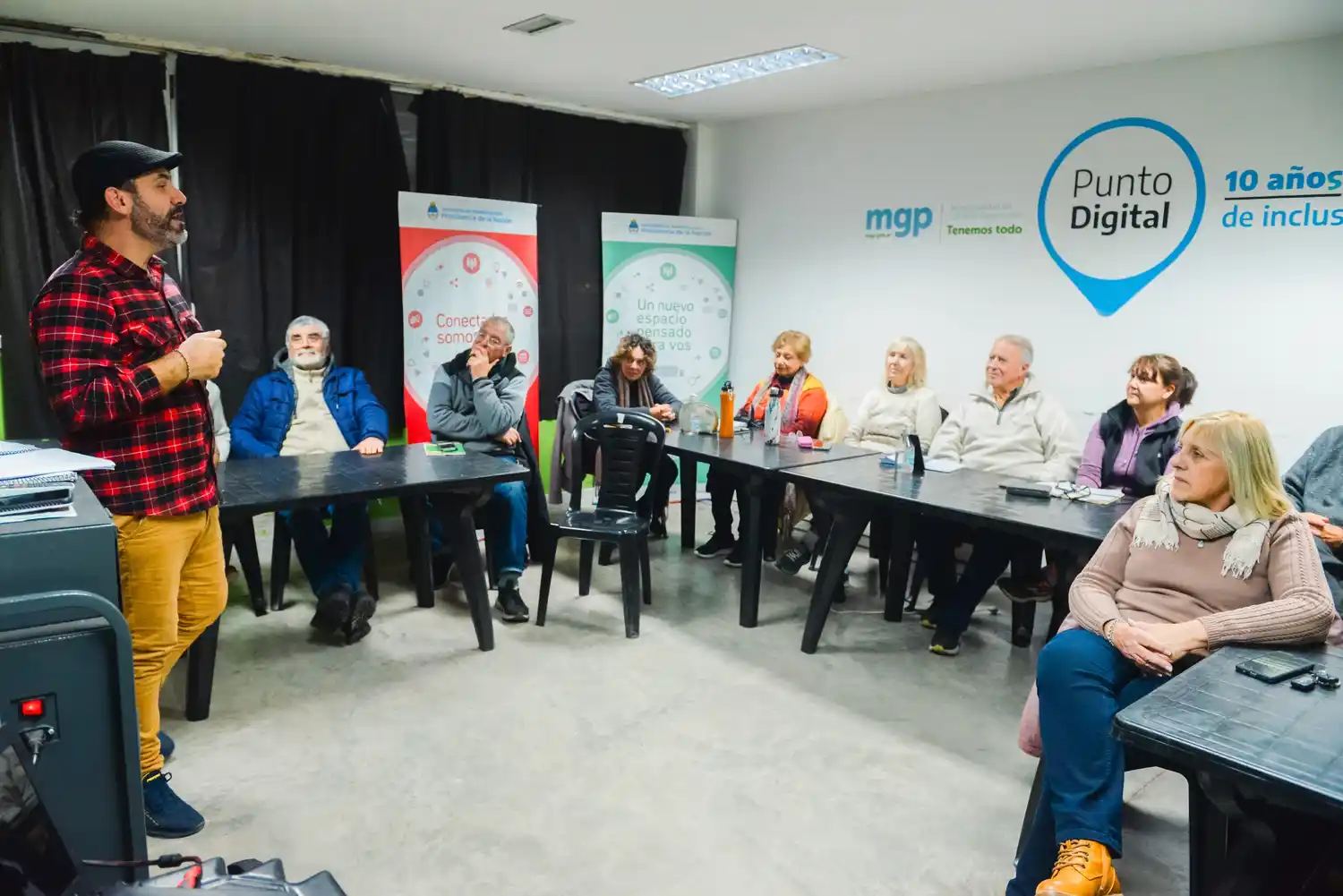 Son propuestas presenciales que tienen por objetivo fomentar la capacitación de los vecinos de la región.