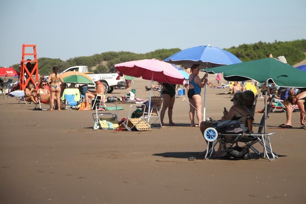Claromecó vivió un gran sábado de playa hasta que llegó la tormenta
