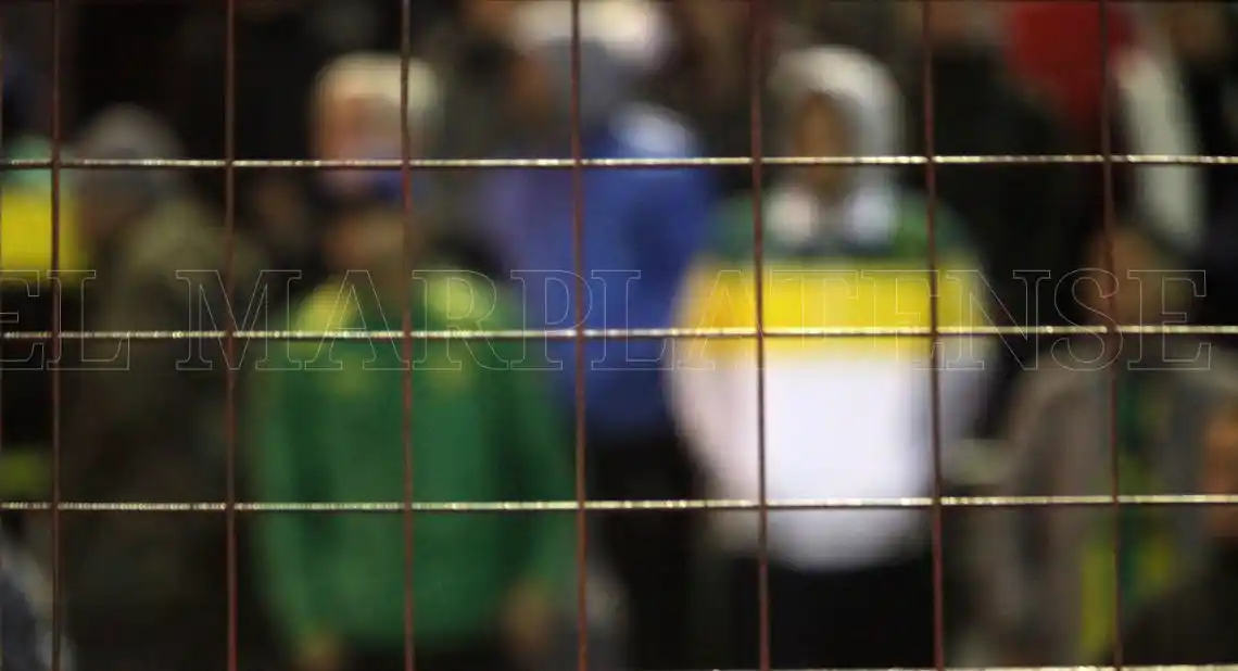 Aprevide denunció que dirigentes locales dejan entrar a los barras