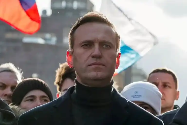 Navalny, que acusó al gobierno ruso de envenenarlo, fue detenido al volver a Moscú