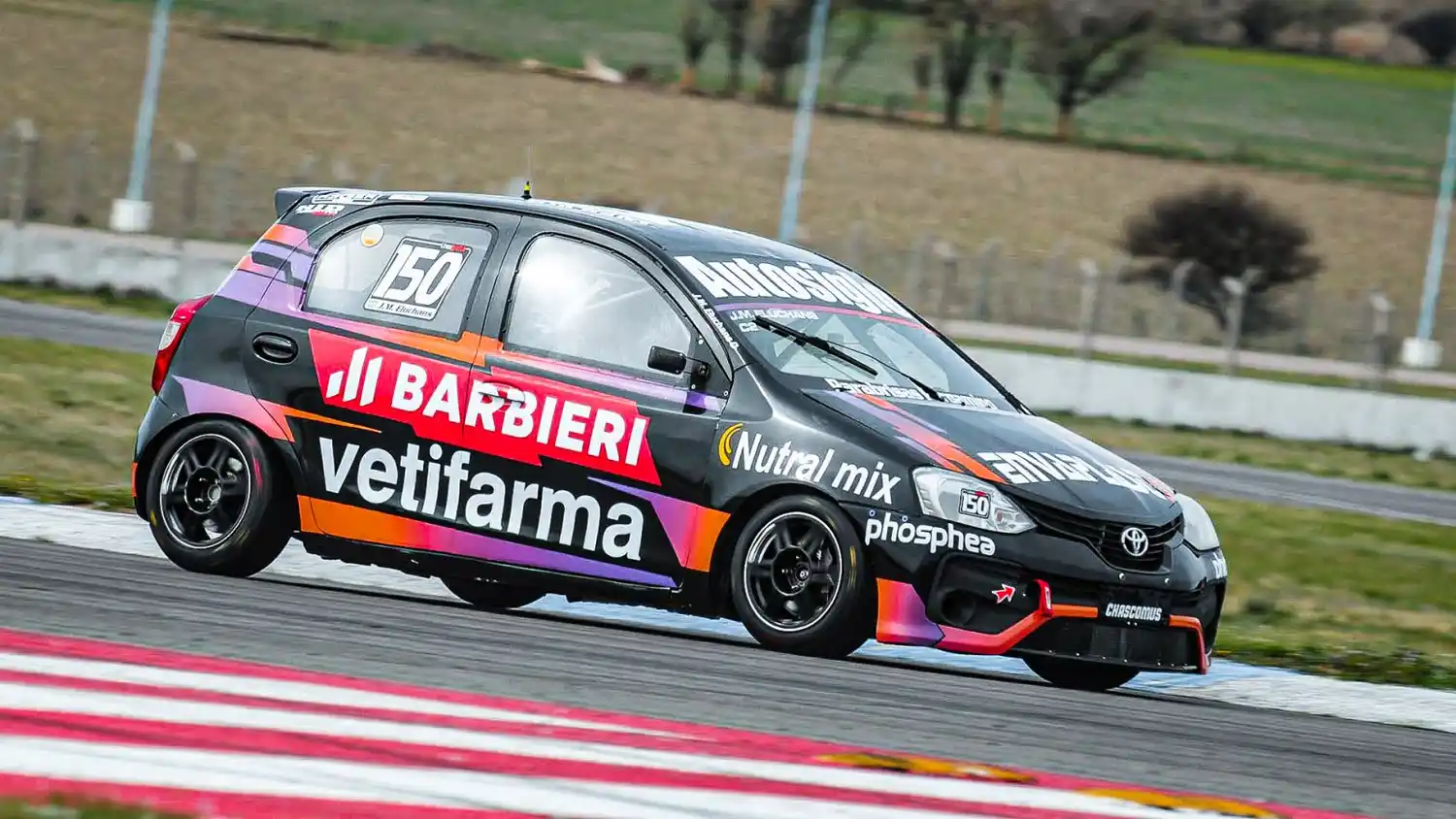 Turismo Nacional: Juanchi Gárriz y Juancho Eluchans corren este fin de semana en La Pampa