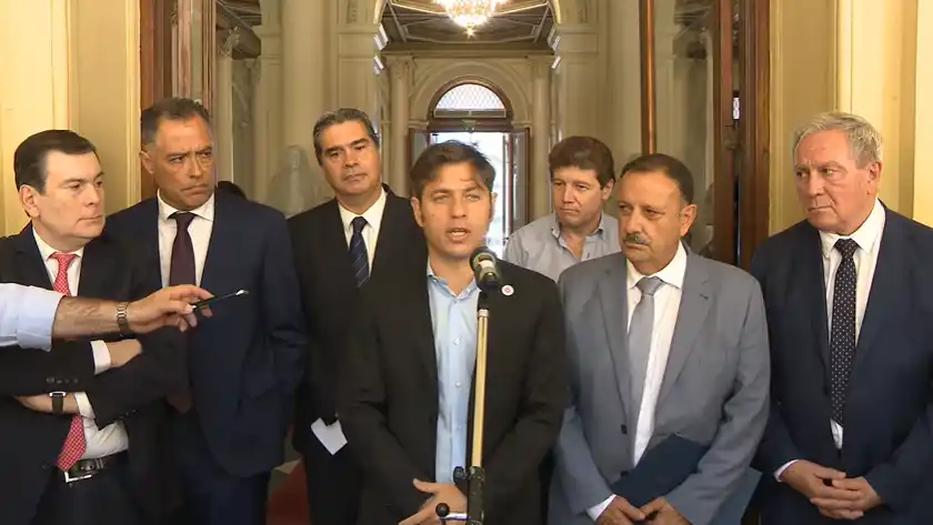 Junto a sus pares gobernadores y el presidente, Kicillof firmó el pedido de juicio político a la Corte Suprema