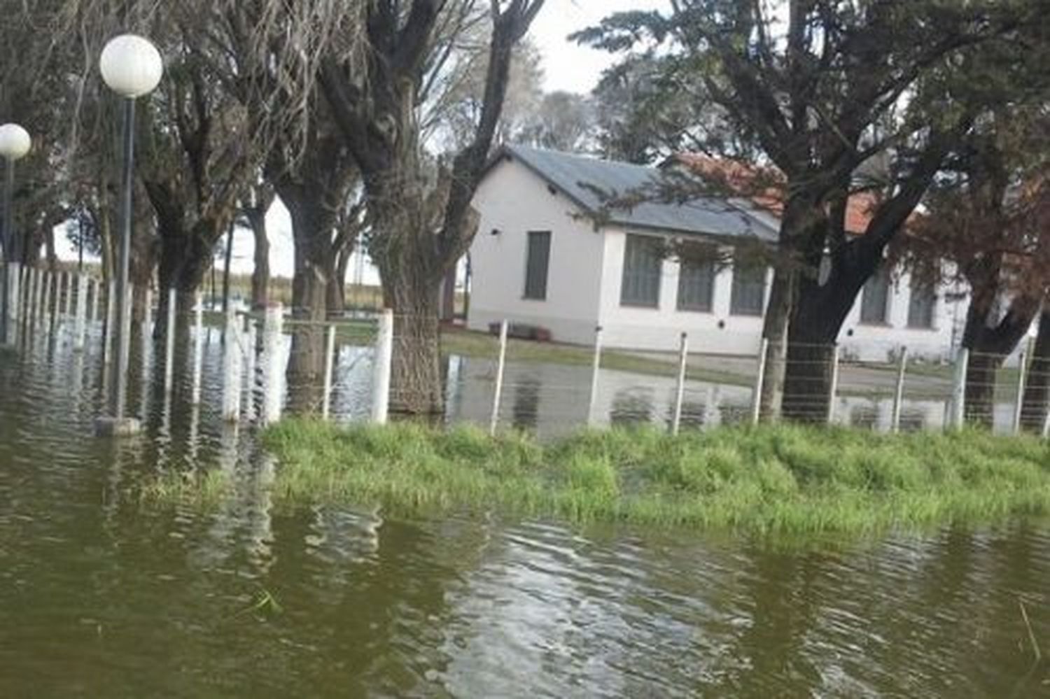 Por las inundaciones, hay escuelas rurales que llevan más de un mes sin clases
