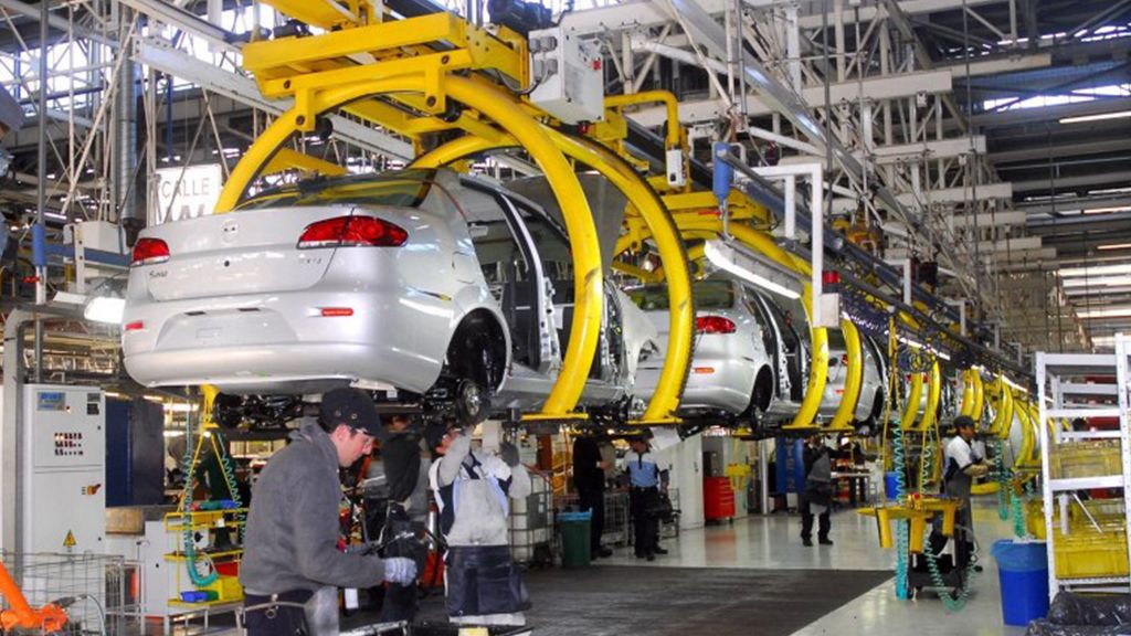 La producción nacional de automóviles aumentó 6% en noviembre