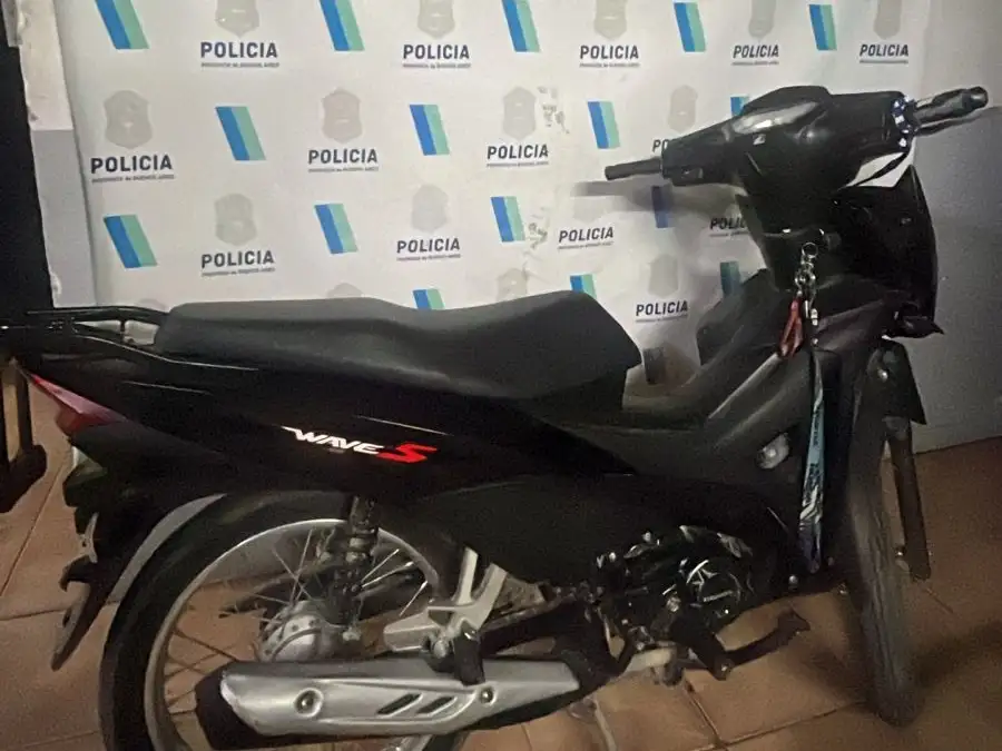 Choque entre un remis y una moto robada - 2
