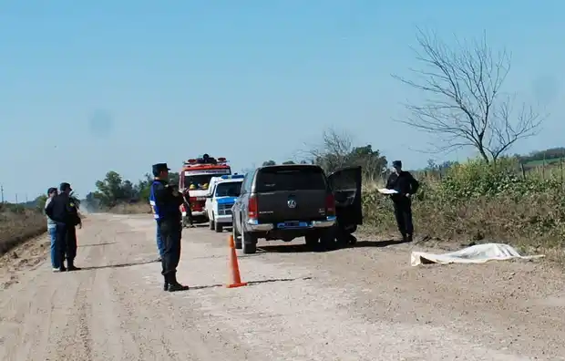 Una mujer murió al caer de un rodado en la ruta y detuvieron a su esposo