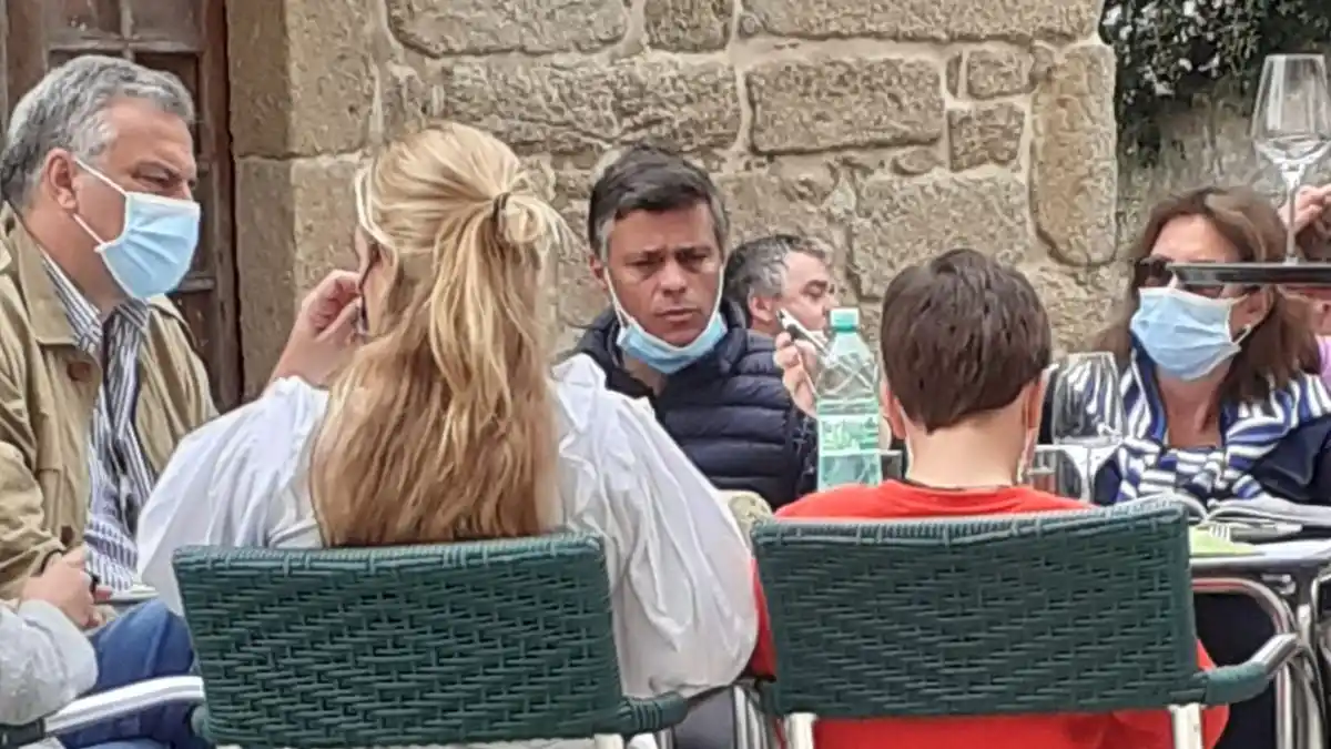 Multan a Leopoldo López por incumplimiento de restricciones durante la pandemia en Cambados, España