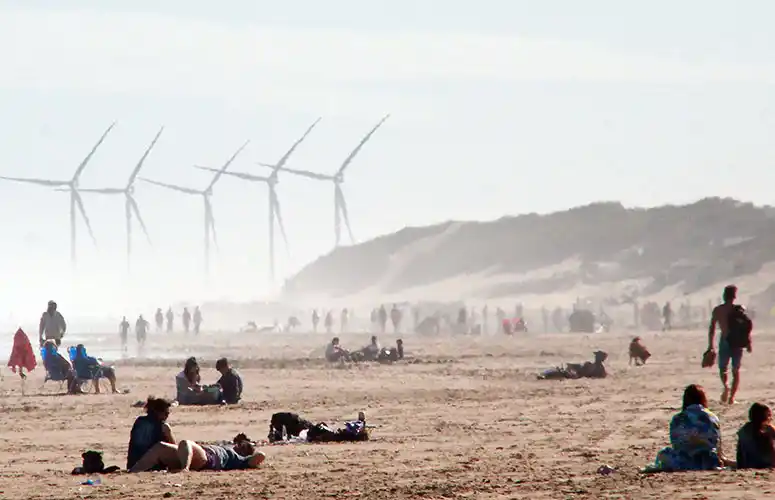 La máxima superó los 27° y se aprovechó la playa