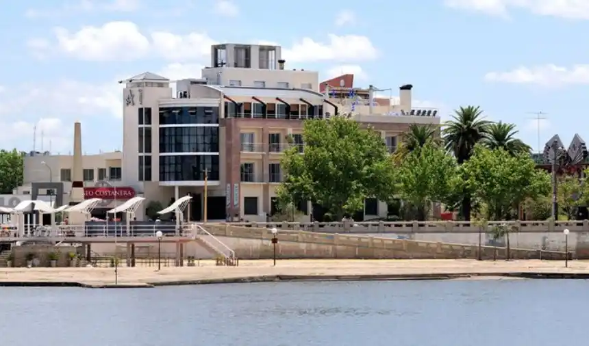 Los hoteleros acordaron una reducción del 25% del sueldo de los trabajadores durante el aislamiento.