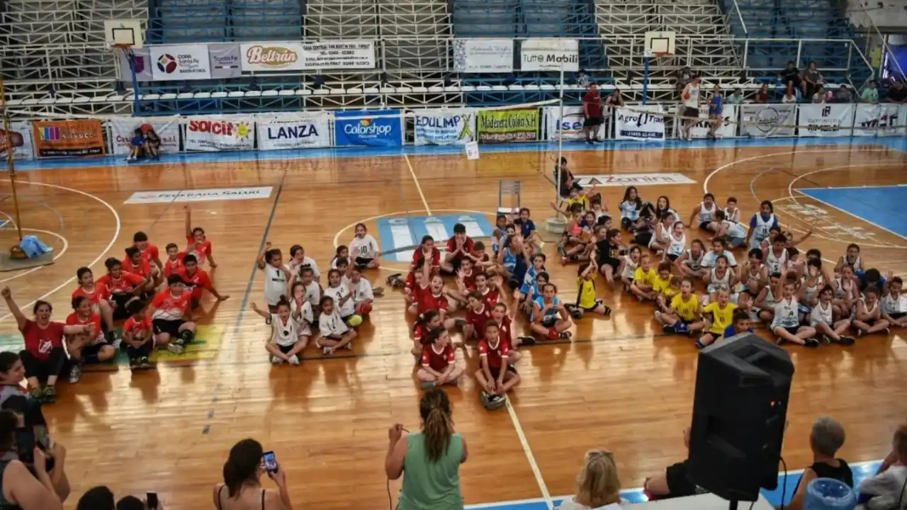 Actualmente el club cuenta con 2 canchas en el Roque Vassalli y una tercera en el Galpón de la Villa, pero pretenden una cuarta profesional.
