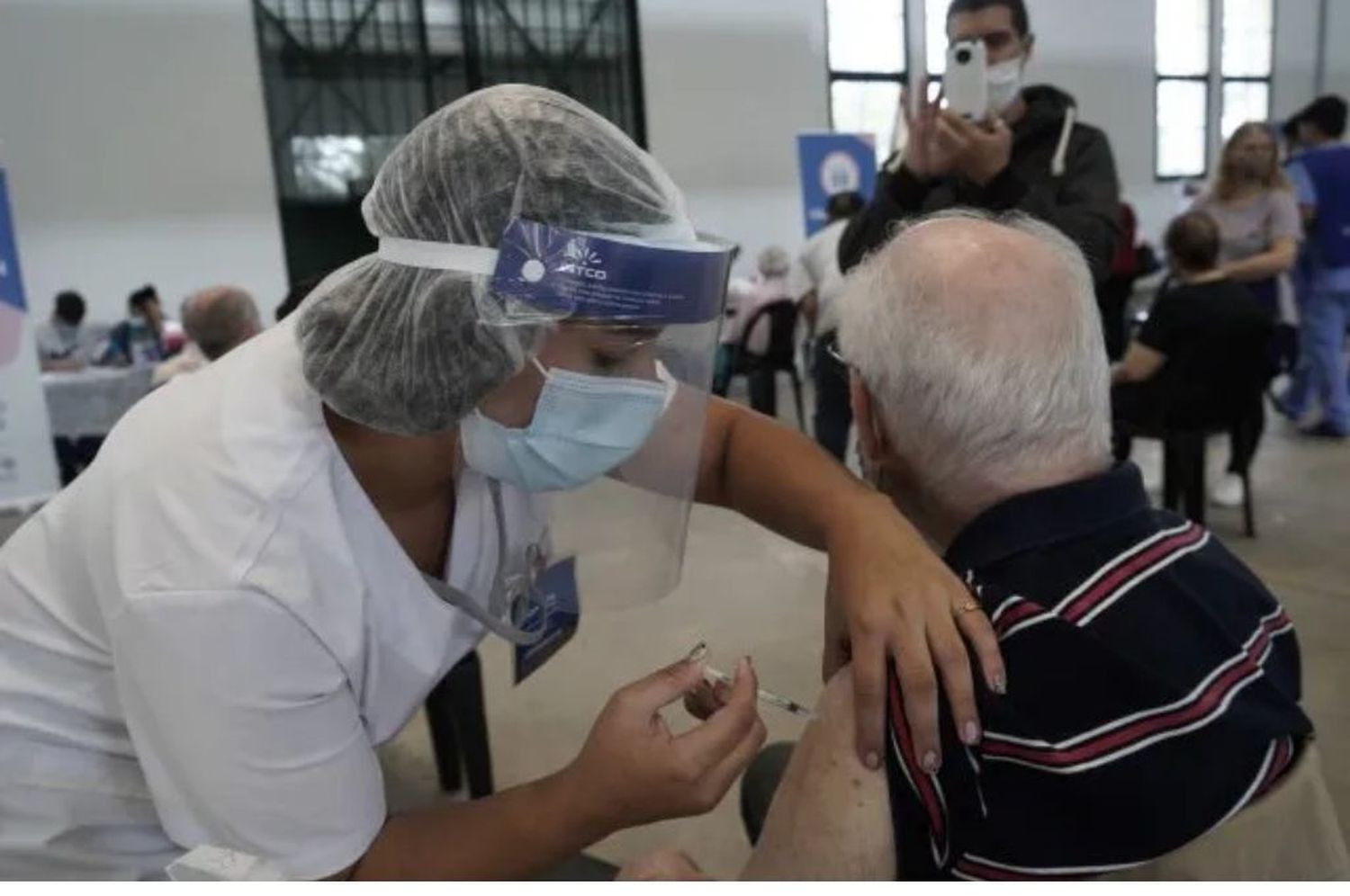 Vacunación Covid: el 70% de los mayores de 50 años ya recibió la segunda dosis