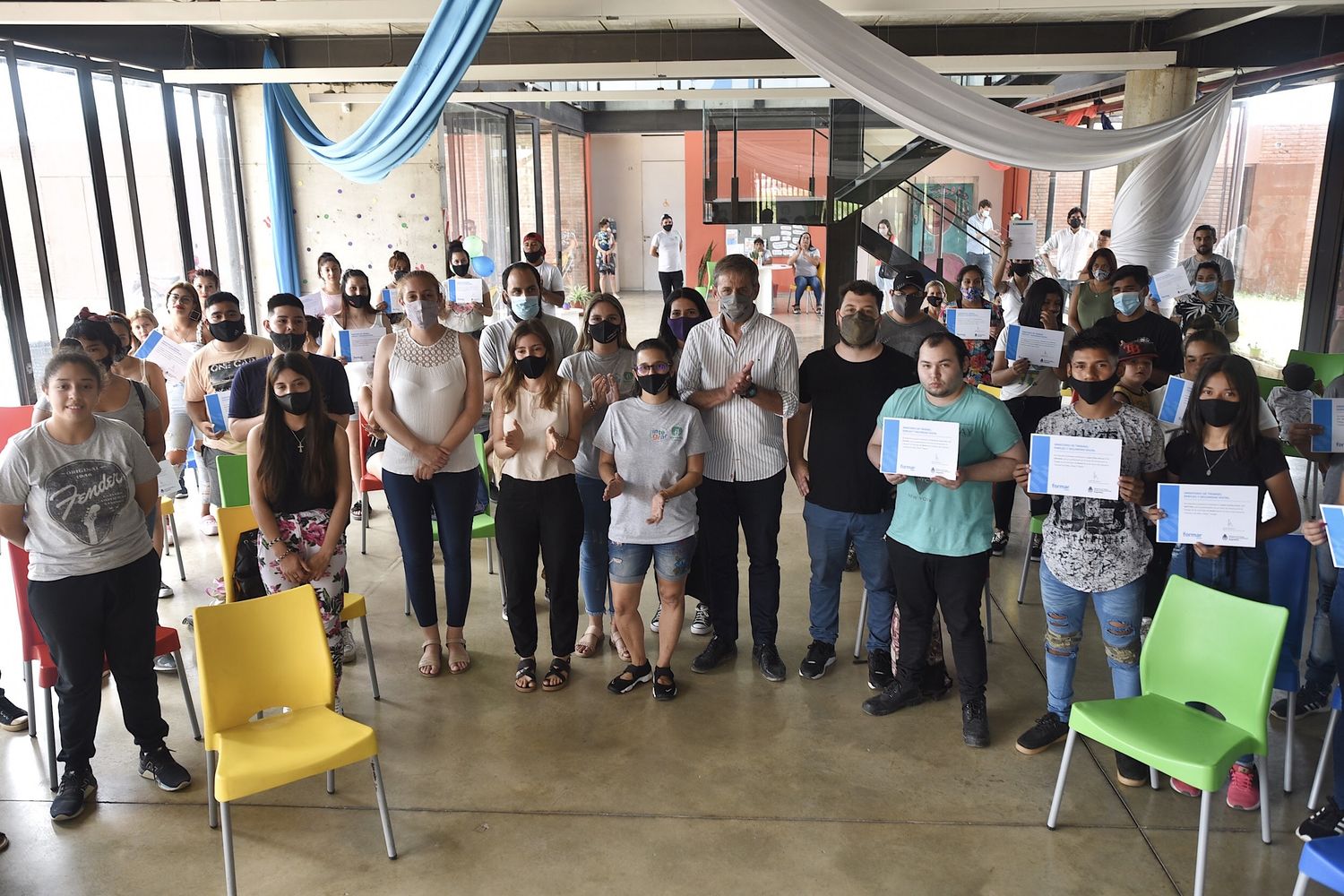 Más de 60 jóvenes culminaron cursos de capacitación laboral