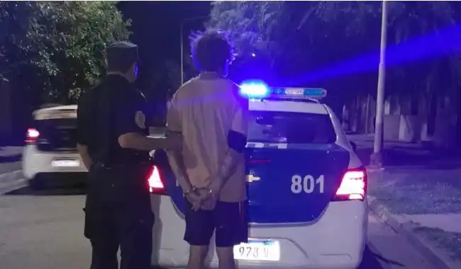 El ladrón estaba íntegramente mojado, lo que llamó la atención de la policía