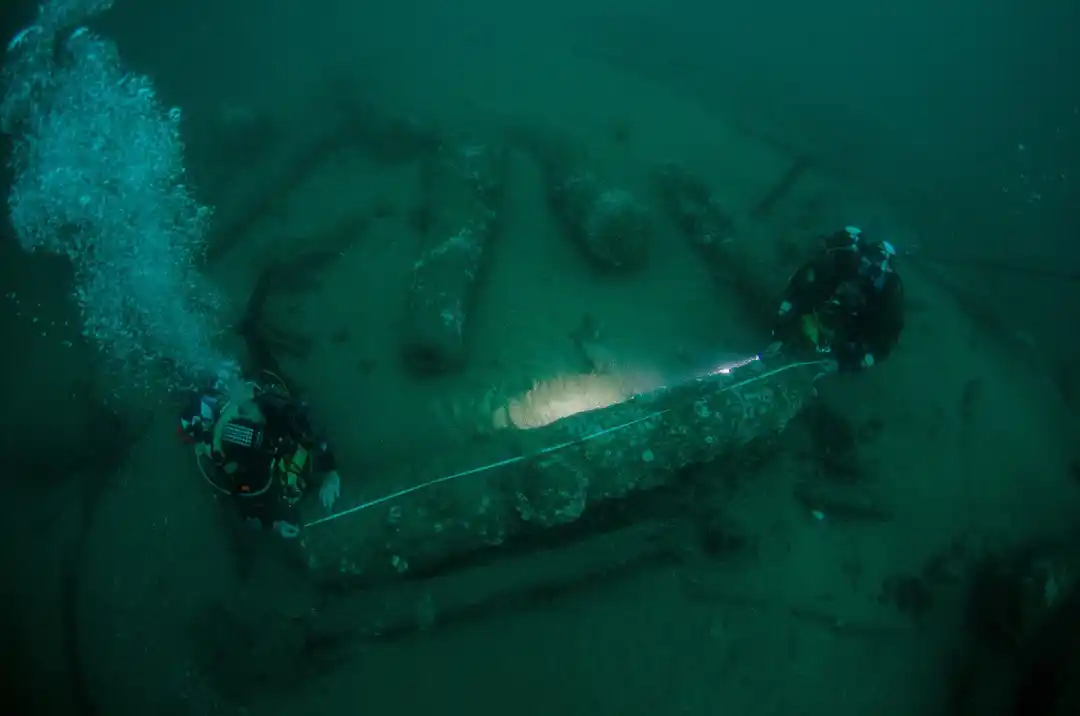 Encontraron los restos de un buque hundido del siglo XVII junto a la costas británicas