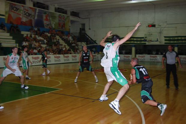 Racing tiene que ganar o ganar ante Brown