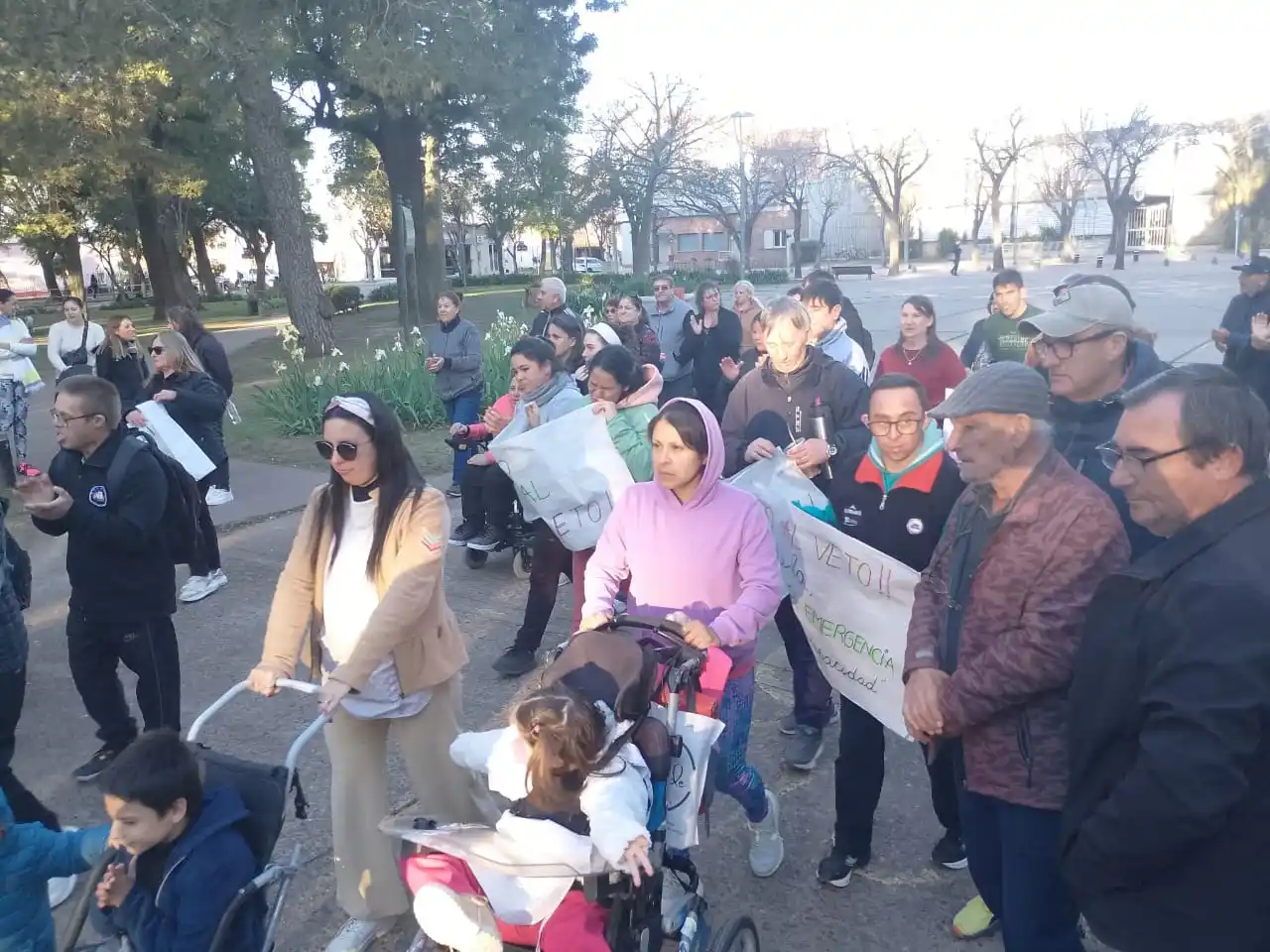 En Crespo también marcharon contra el veto presidencial