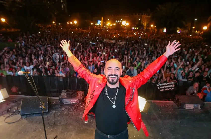 Abel Pintos se despidió de Mar del Plata ante una multitud