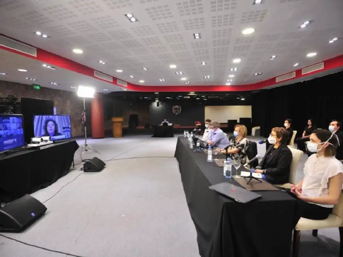 Vizzotti afirmó que son "positivos" los primeros resultados sobre intercambiabilidad de vacunas