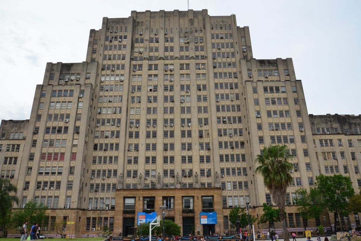 La Facultad de Ciencias Médicas rechaza la toma y garantiza la cursada