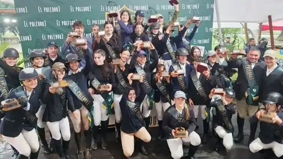 Jinetes y amazonas representaron con éxito al Club Hípico Concordia en un Campeonato en Posadas