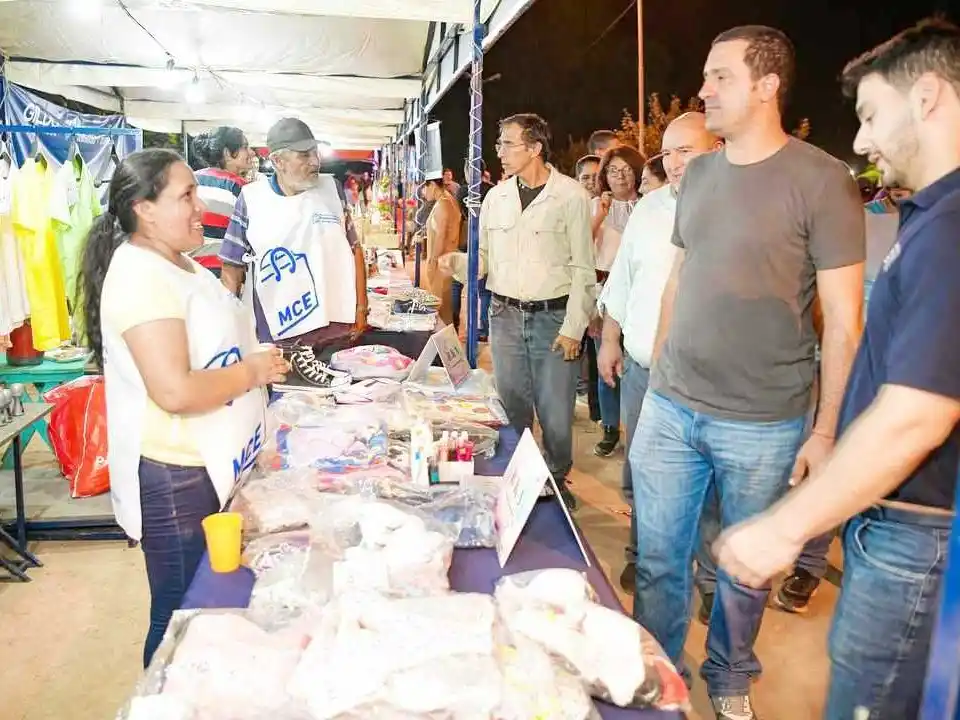 Puntapié inicial del Mercado Comunitario
de Emprendedores en Las Lomitas