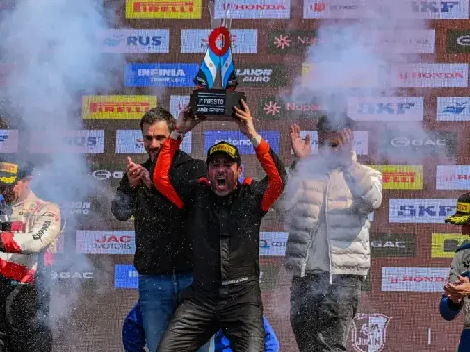 Gabriel Ponce de León ganó la segunda carrera de la temporada del TC 2000 en su ciudad, Junín. Foto: TC 2000