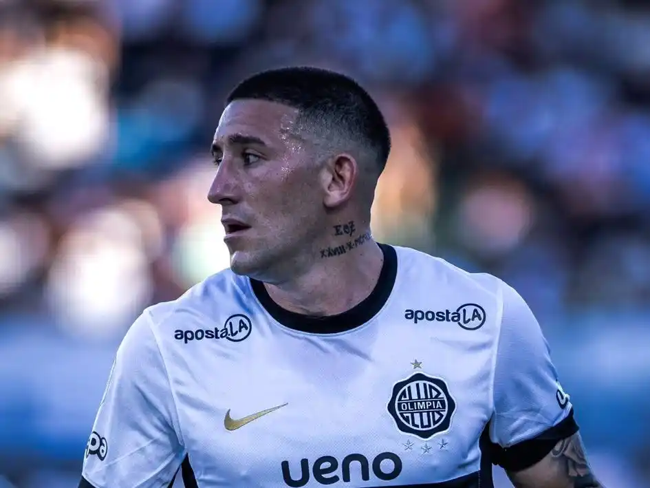 Zabala juega como lateral izquierdo.