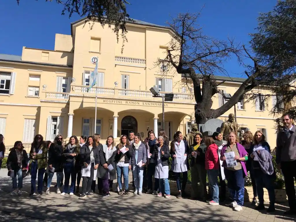 Los profesionales de la Cicop volvieron a manifestarse a las puertas del Hospital.