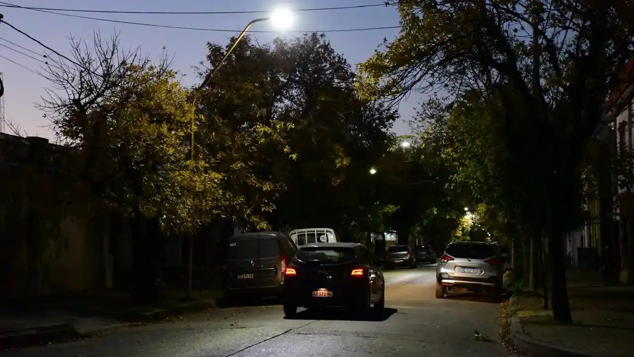 Instalaron 97 luminarias LED en barrio Catedral y el municipio avanza hacia el recambio total en el sector este