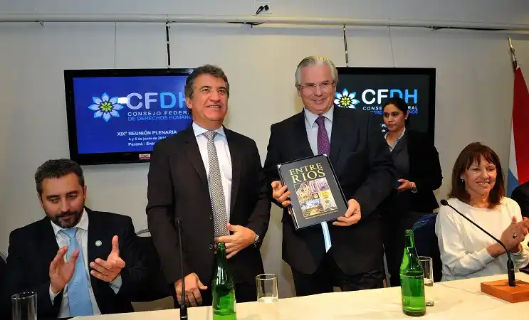 El gobernador Urribarri y Garzón destacaron logros sobre derechos humanos