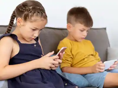 Pacto Parental: cómo es la iniciativa que busca retrasar el acceso al celular de los chicos hasta los 13 años