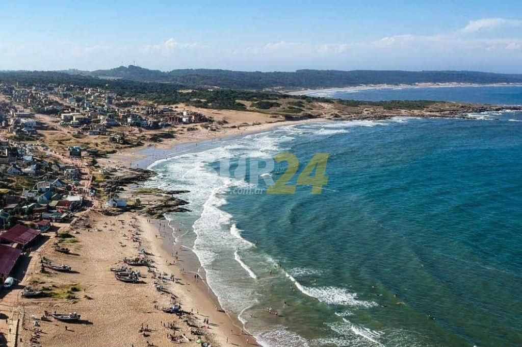 Uruguay podría vacunar a turistas argentinos con Pfizer y Sinovac