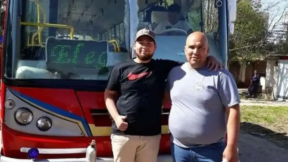 Incendian una casa y arrojan al fuego a un joven al que acusaban de un crimen