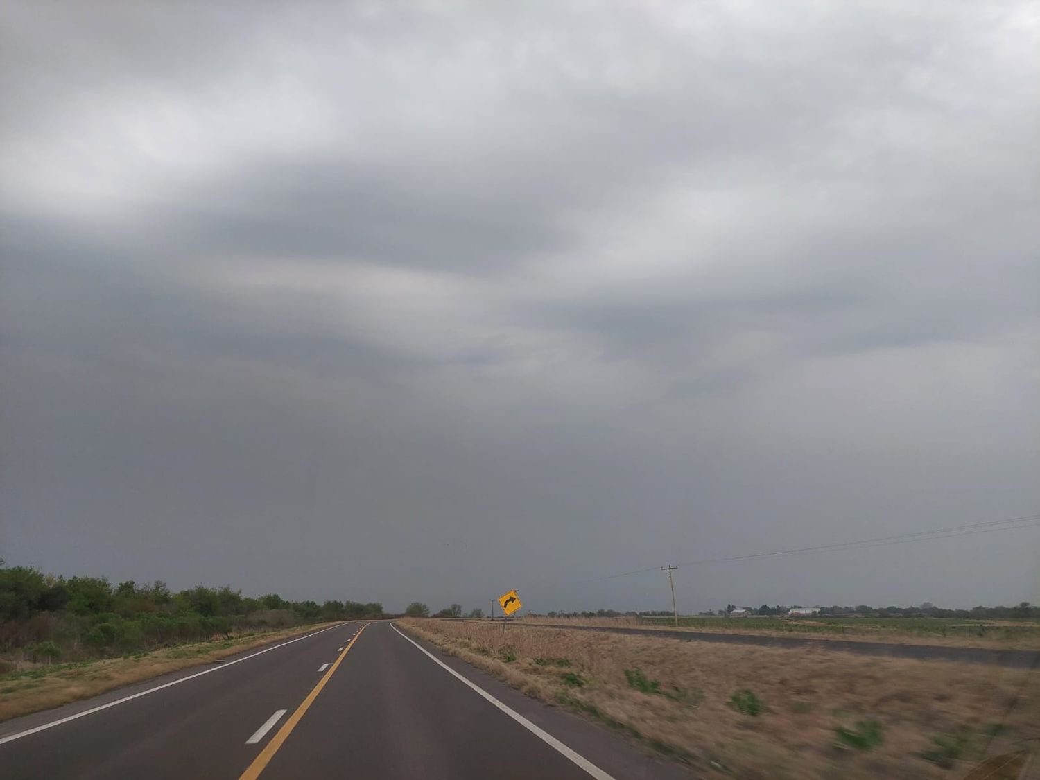 El SMN renovó la alerta por tormentas y ráfagas en Entre Ríos: vientos de hasta 90 km/h y lluvias intensas