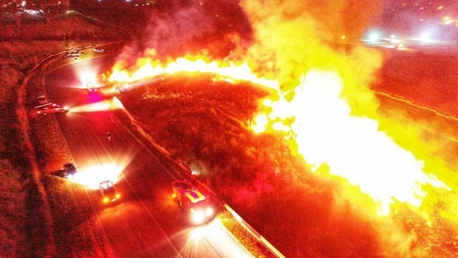 Gigantesco incendio en el autódromo "Juan Manuel Fangio" de Balcarce