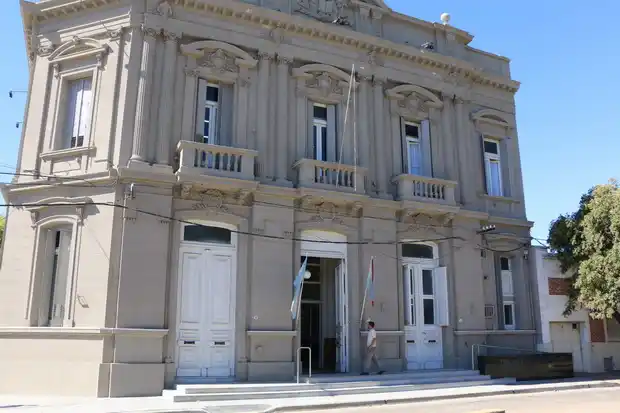 El lunes inicia el juicio a un remisero por el abuso y prostitución de una menor 