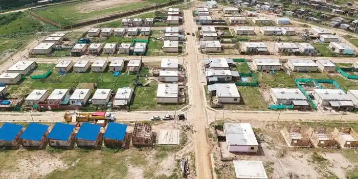 Quisieron vender una casa para inundados y la  Municipalidad los denunció ante la policía y la justicia 