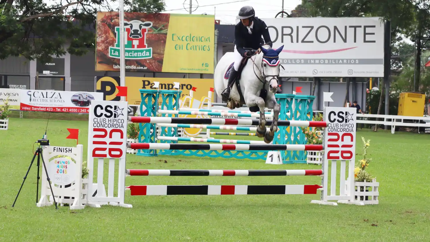 El Club Hípico Concordia vivió una gran primera jornada de Equitación en el CSI 1