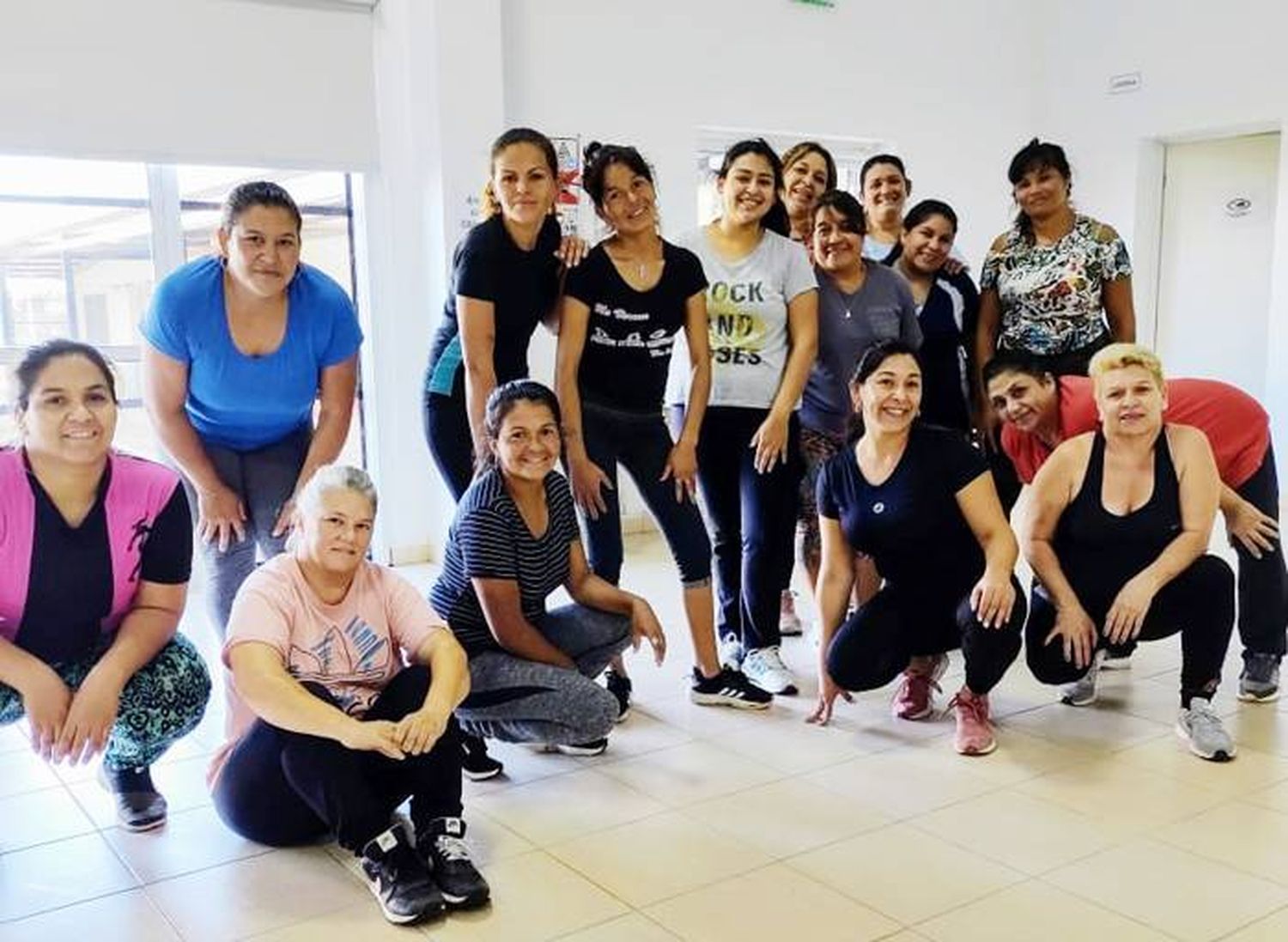 Secretaría de Desarrollo Humano y Salud:  Clases de gimnasia en el NIDO