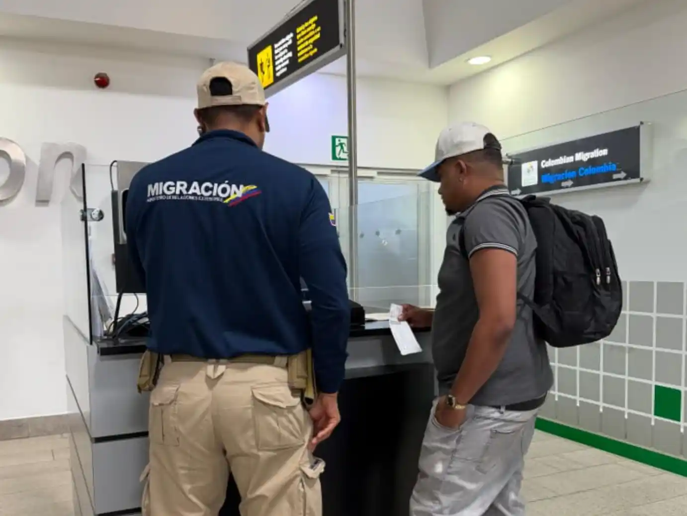 Colombia expulsa a ciudadano dominicano que se hacía pasar por colombiano para viajar a Europa