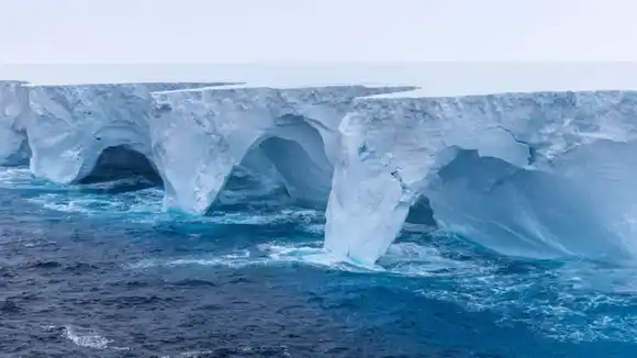 La Prefectura vigila el recorrido de del iceberg más grande del mundo que ya se acercó a las Islas Georgias del Sur