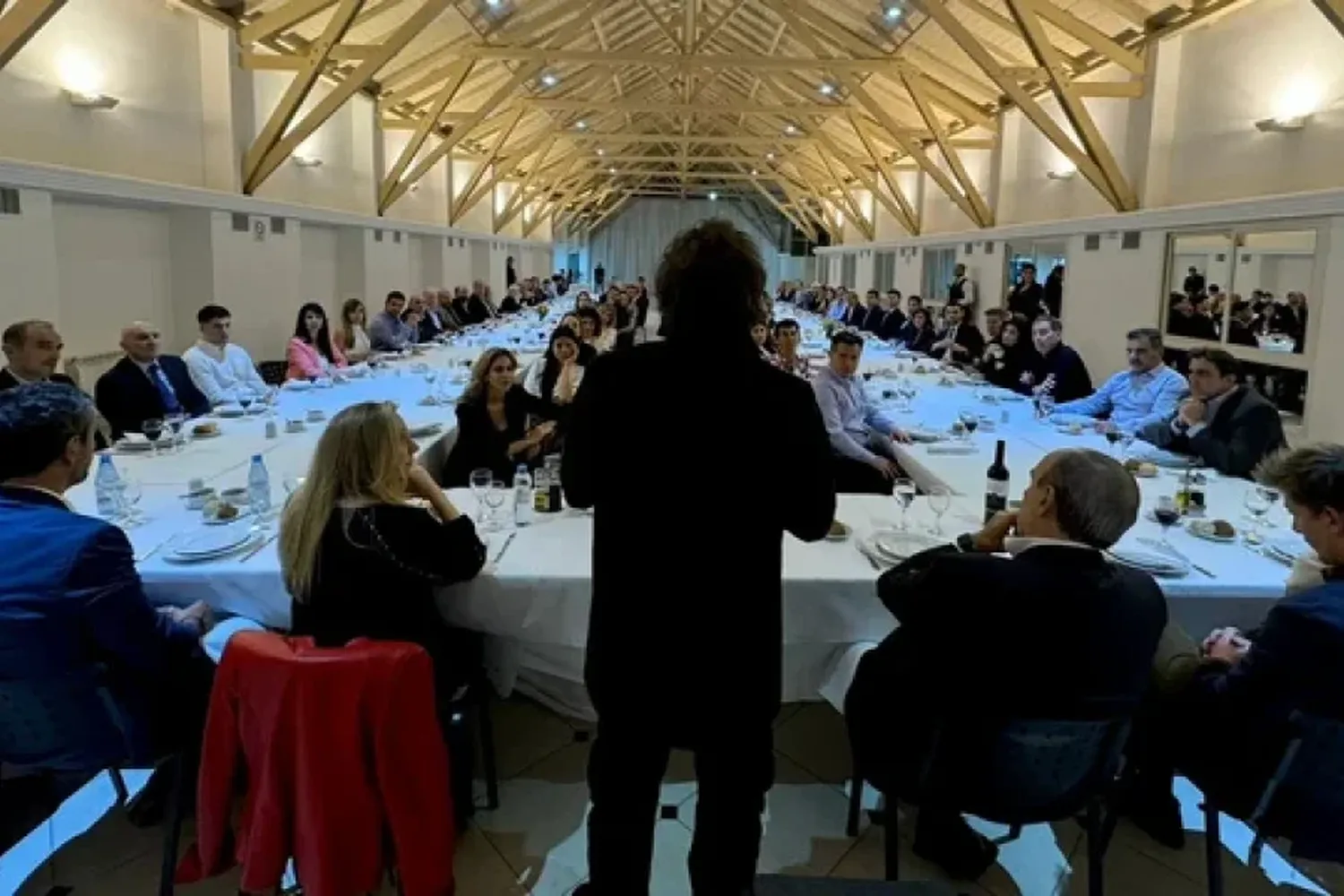 Con un asado, Milei agasajó a los diputados que acompañaron el veto a la suba para jubilados
