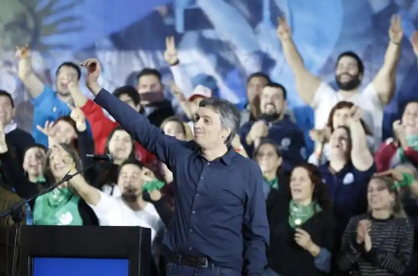 Máximo Kirchner respondió por la causa de los cuadernos: «Estamos acá, no vamos a ningún lado»