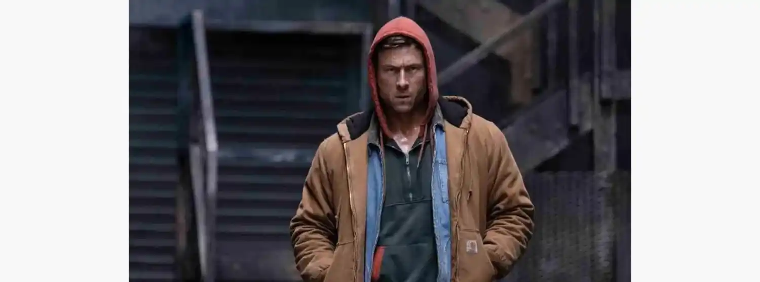 Glen Powell es el protagonista de "El sobreviviente".