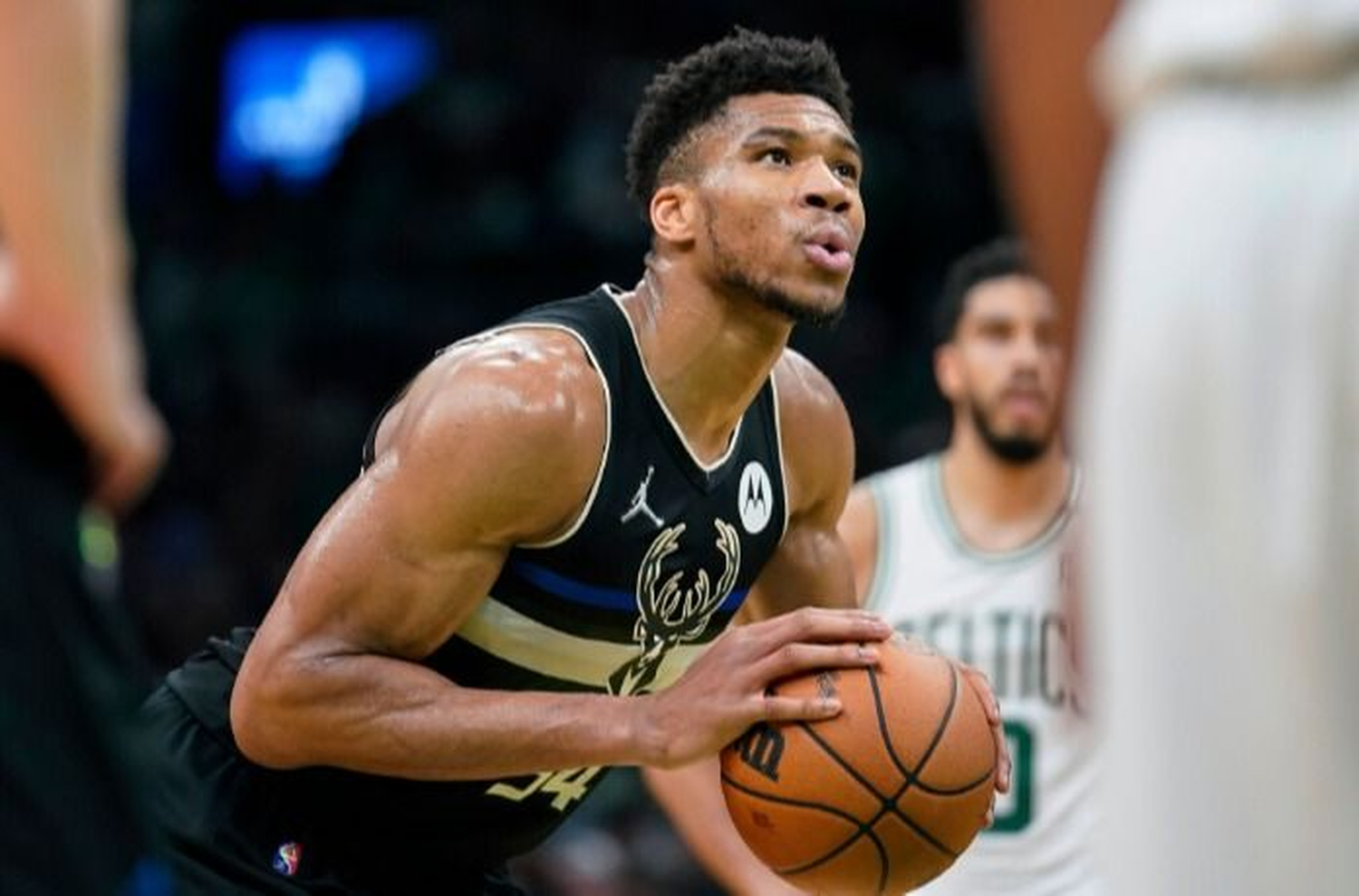 Giannis Antetokounmpo: de no poder profesionalizarse por “falta de papeles” a la cima de la NBA