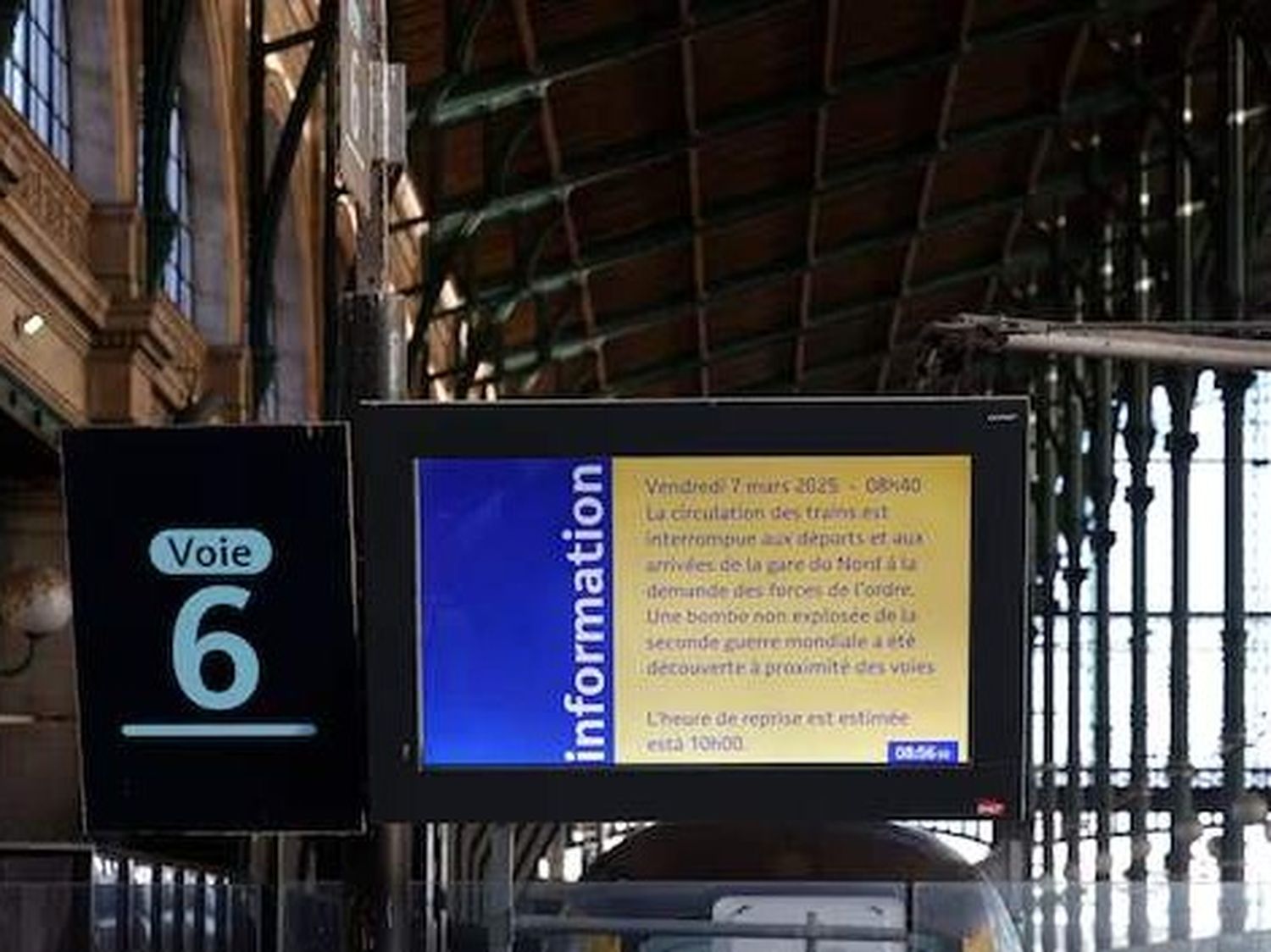 MIles de pasajeros se encuentran varados en las estaciones Gare du Nord de Francia y St. Pancras en el Reino Unido
