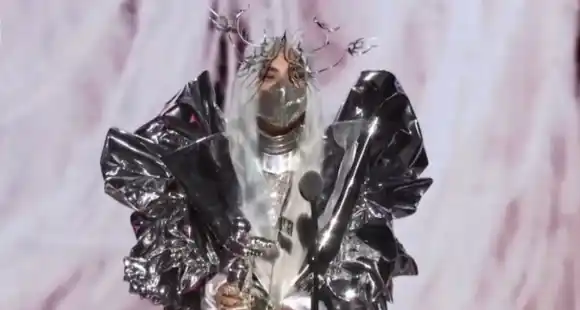 Lady Gaga usa mascarillas y arrasa en los VMAs